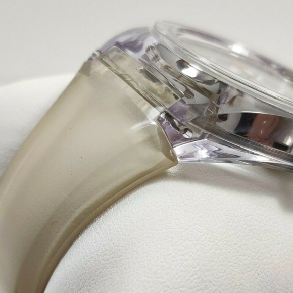 Gucci Sync SWISS Quartz White Dial Rubber Strap Sports Watch - Picture 8 of 12